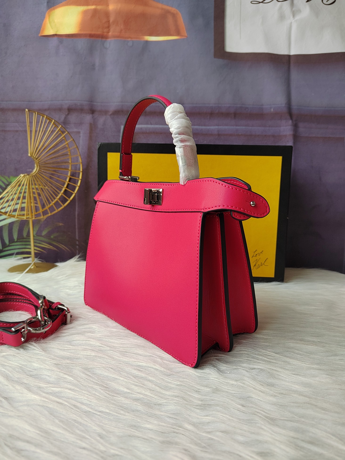 【Fendi】Peekaboo 20-15.5-11cm