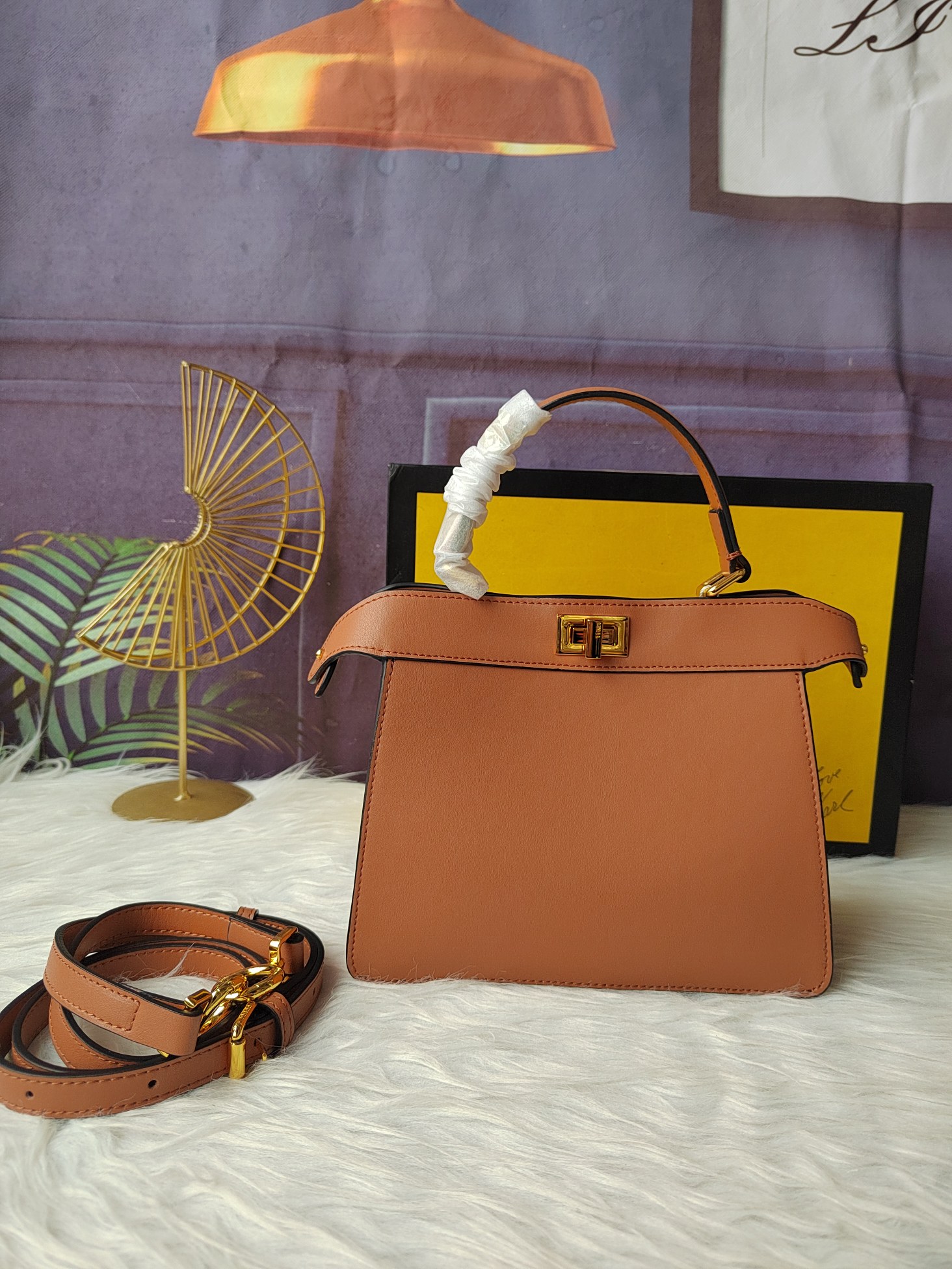 【Fendi】Peekaboo 20-15.5-11cm