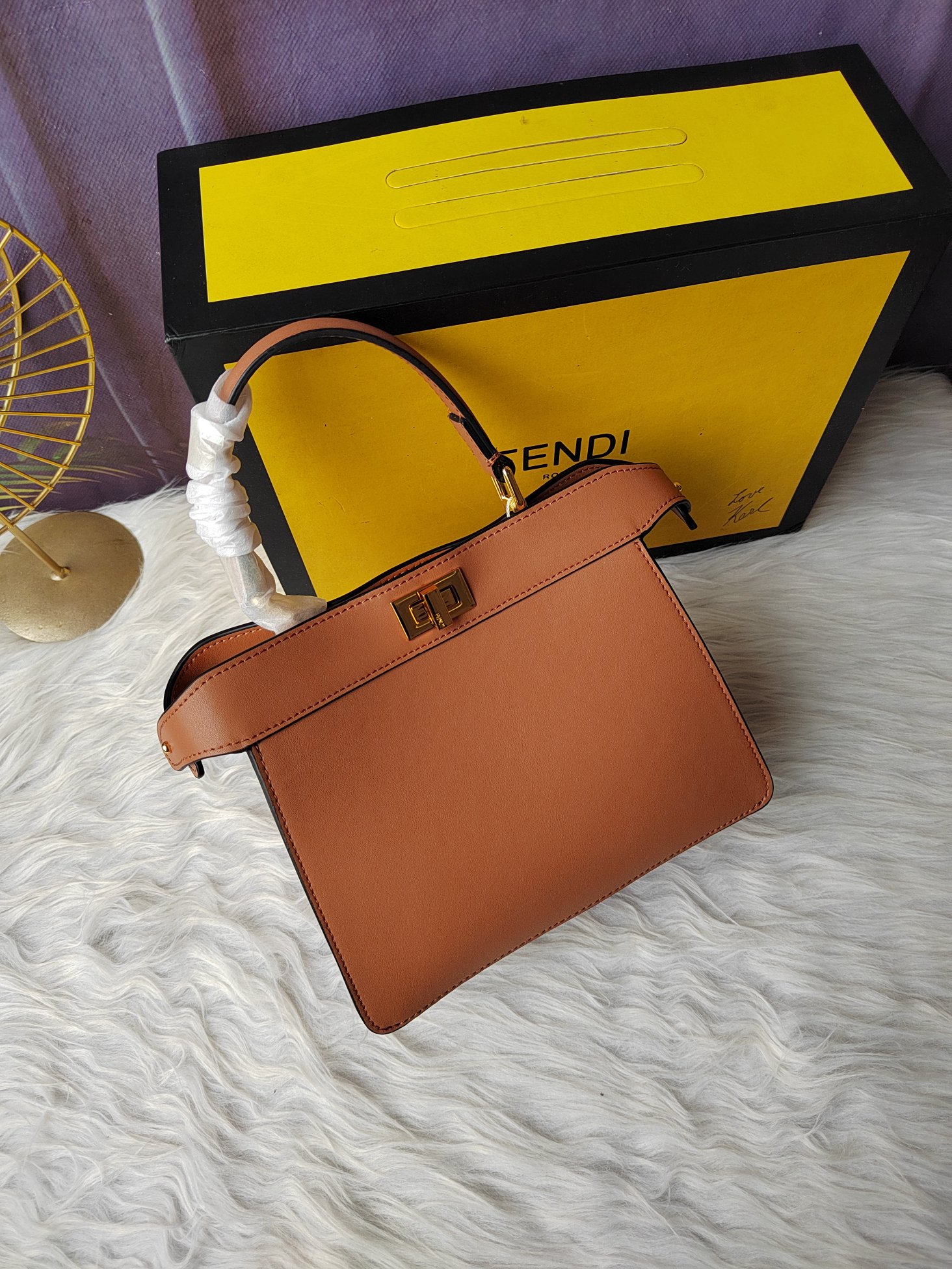 【Fendi】Peekaboo 20-15.5-11cm