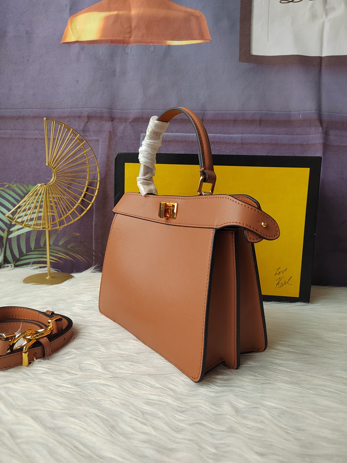 【Fendi】Peekaboo 20-15.5-11cm
