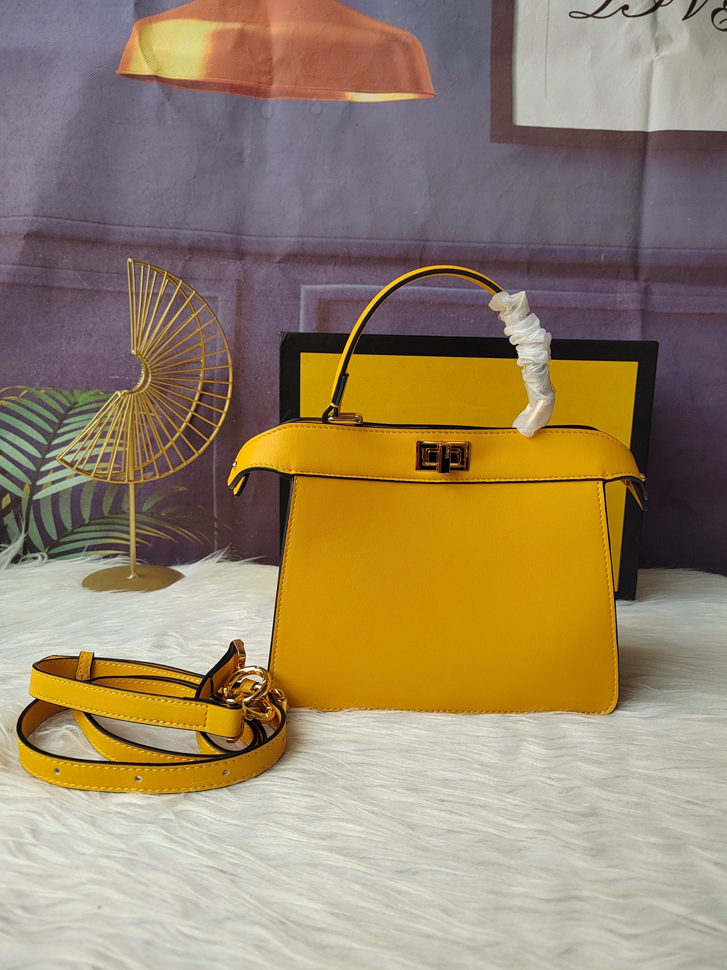 【Fendi】Peekaboo 20-15.5-11cm