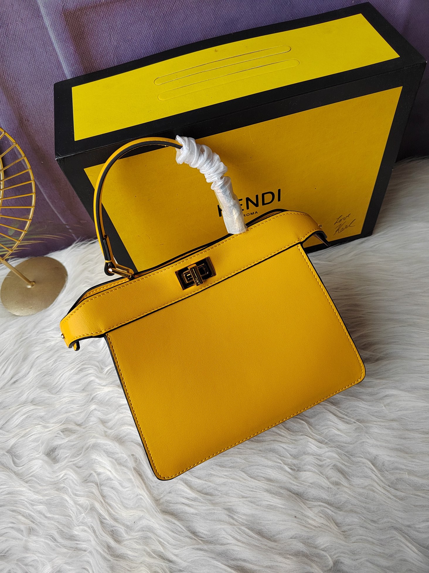 【Fendi】Peekaboo 20-15.5-11cm
