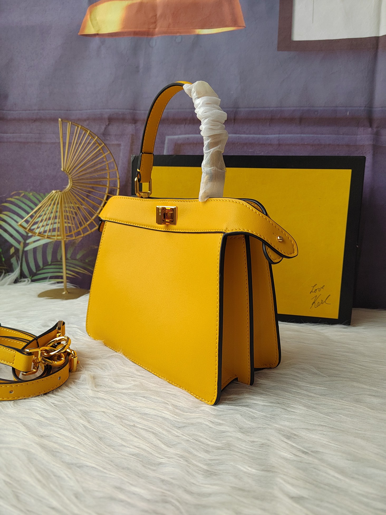 【Fendi】Peekaboo 20-15.5-11cm