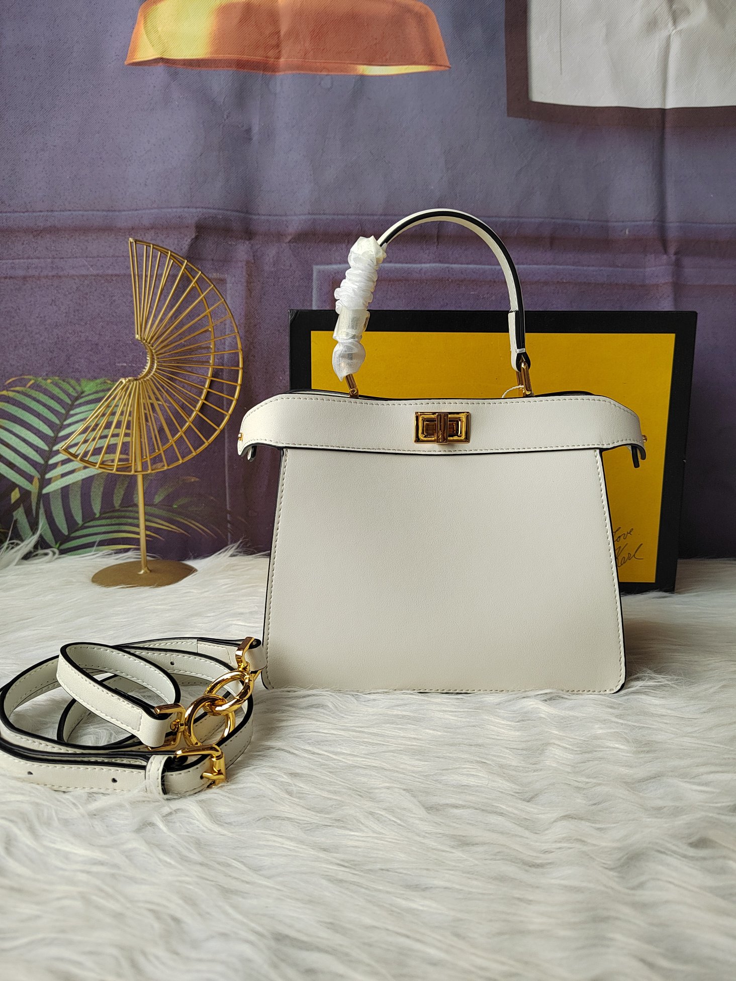 【Fendi】Peekaboo 20-15.5-11cm