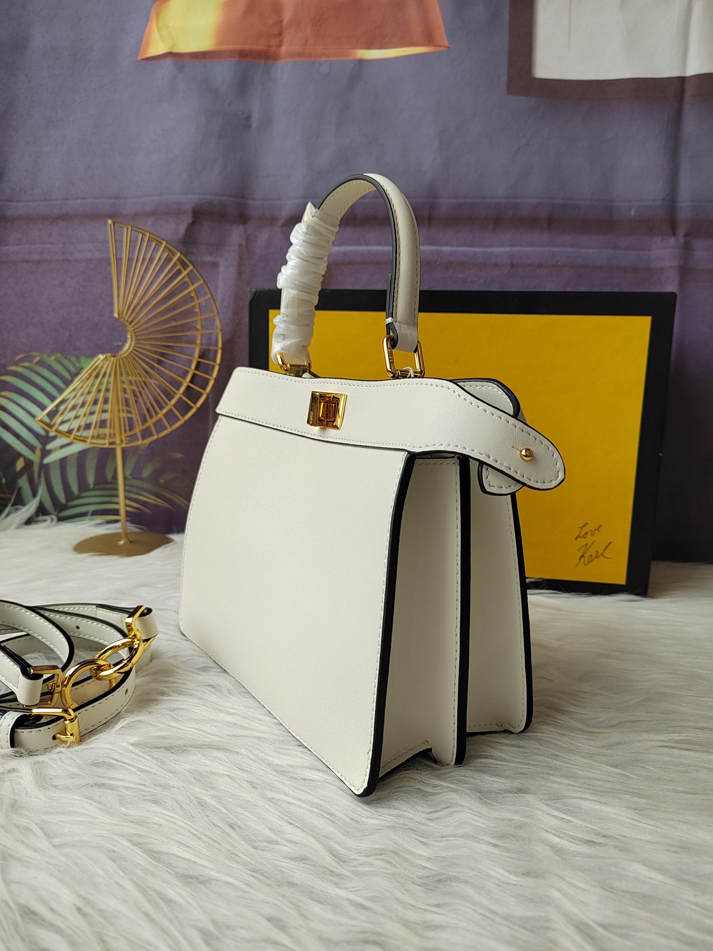 【Fendi】Peekaboo 20-15.5-11cm