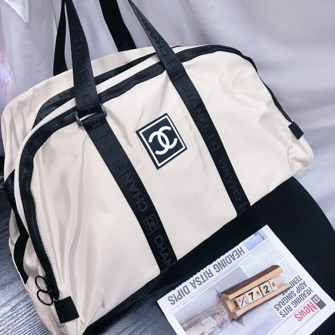 【シャネル】51x27x21cm