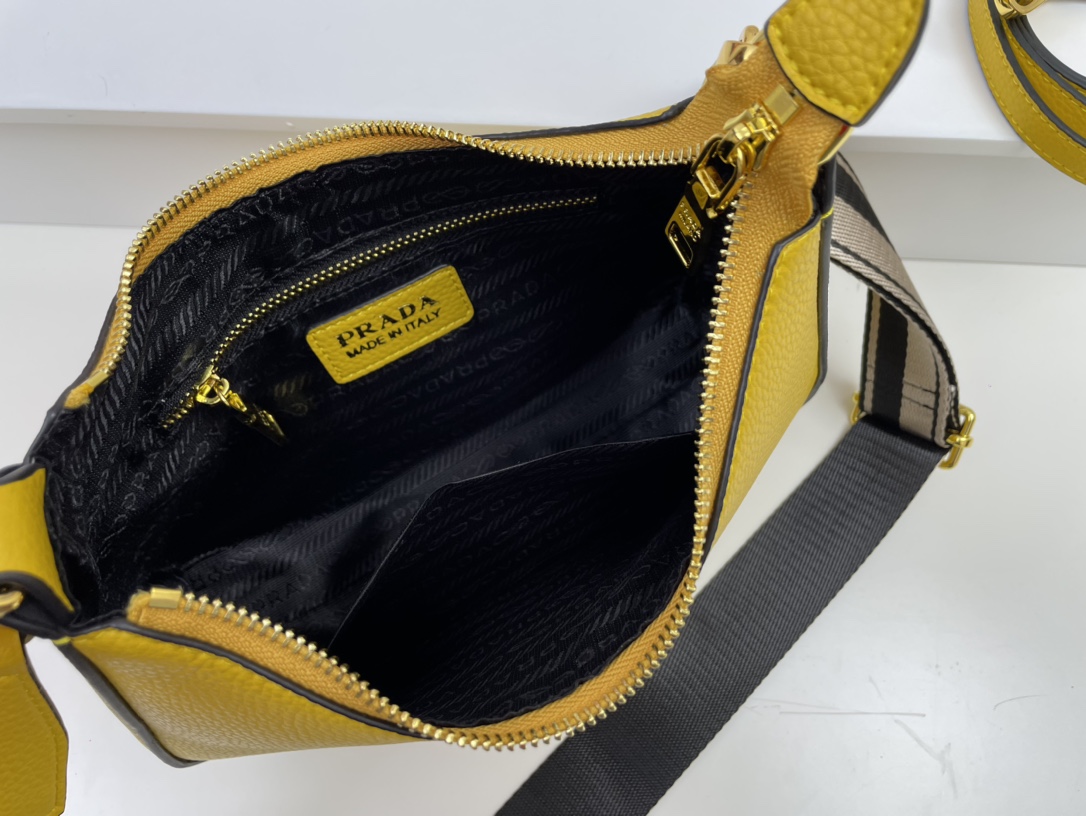 【PRADA】VITELLODAINO 25-18-8cm