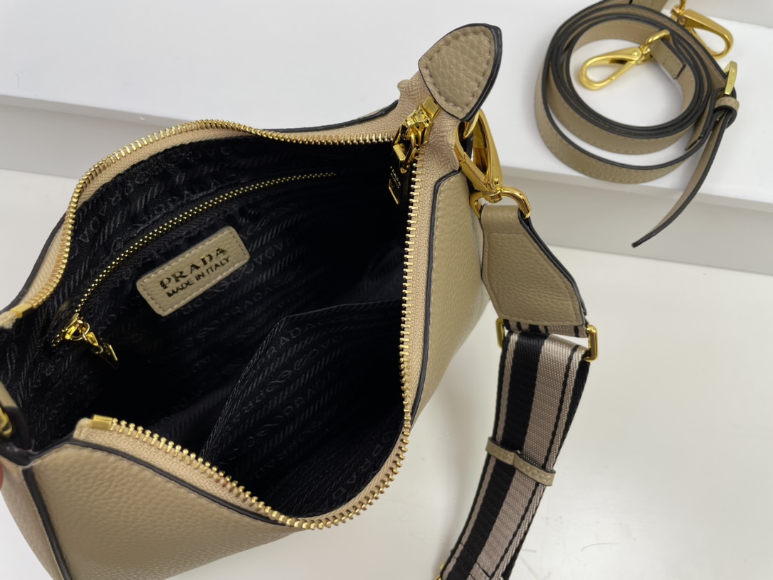 【PRADA】VITELLODAINO 25-18-8cm