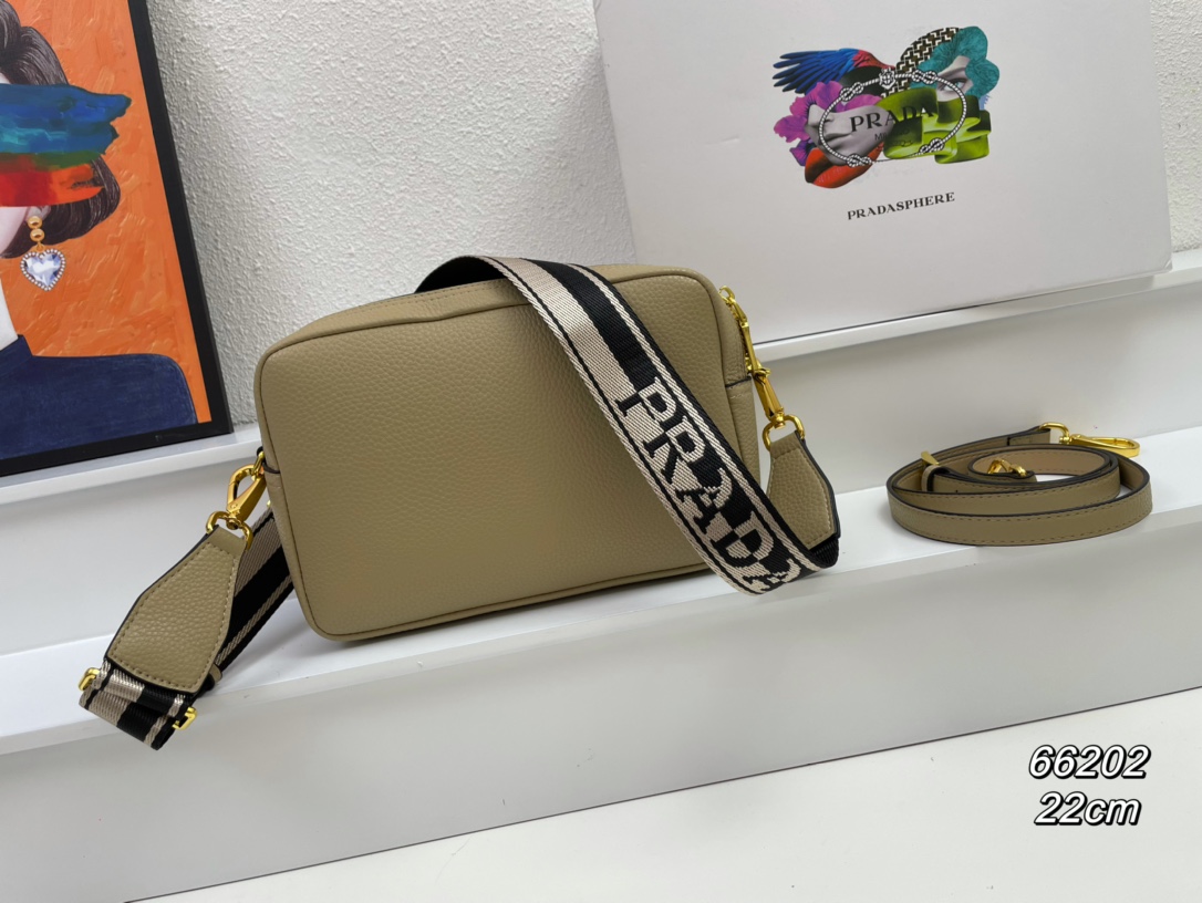 【PRADA】VITELLODAINO 22-14-8cm