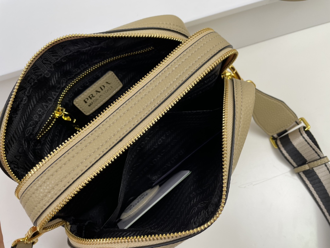 【PRADA】VITELLODAINO 22-14-8cm
