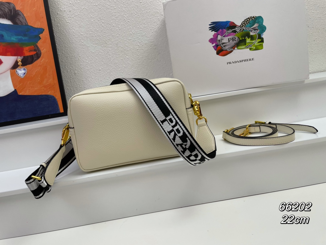 【PRADA】VITELLODAINO 22-14-8cm