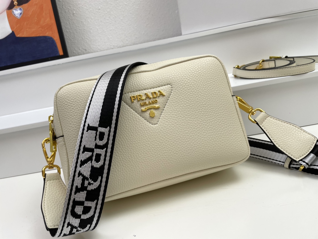 【PRADA】VITELLODAINO 22-14-8cm