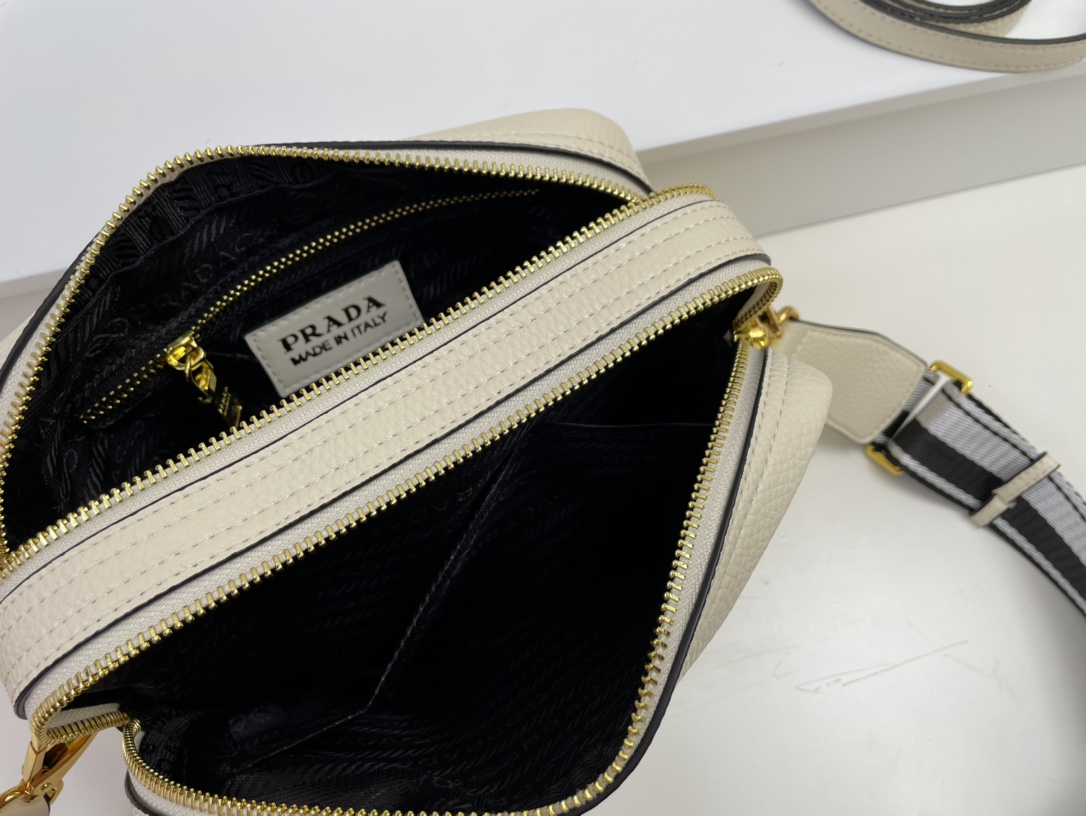 【PRADA】VITELLODAINO 22-14-8cm