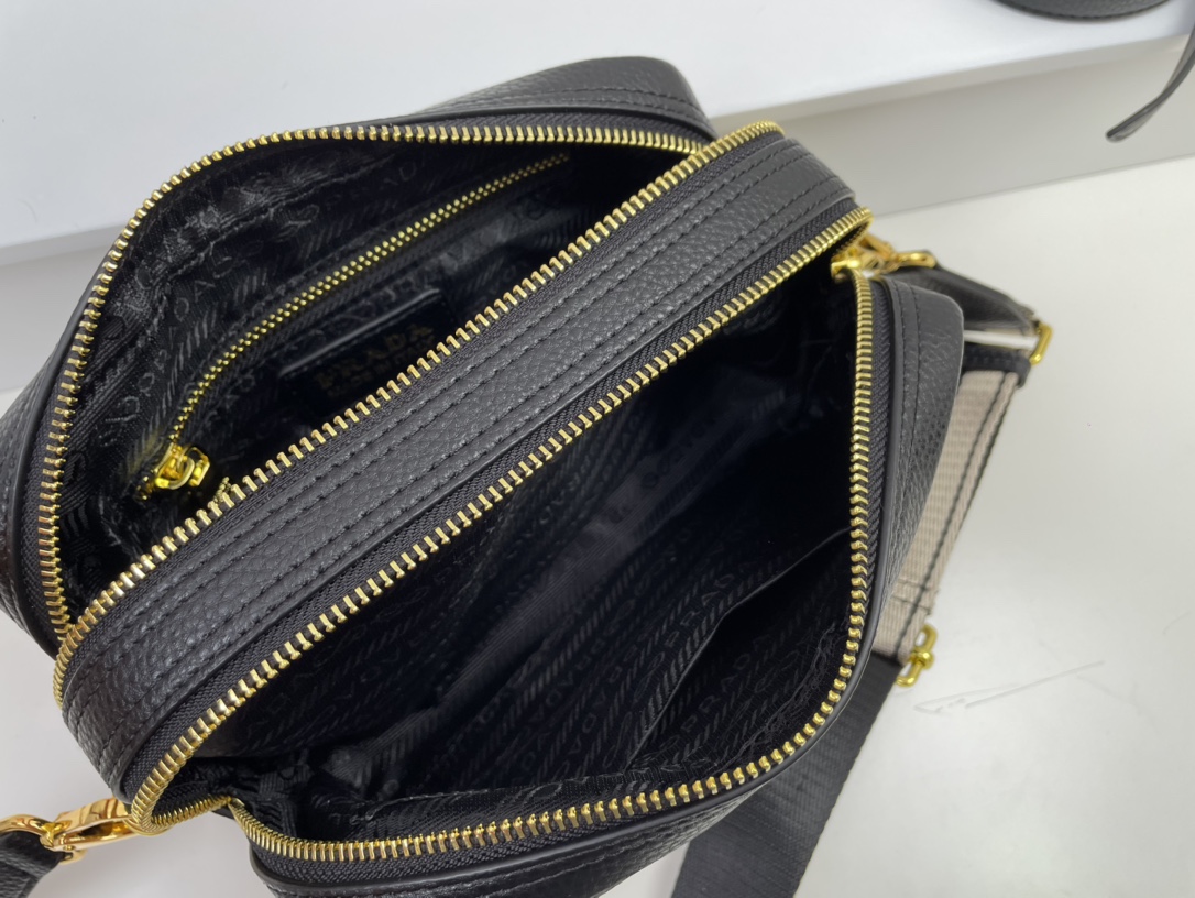 【PRADA】VITELLODAINO 22-14-8cm