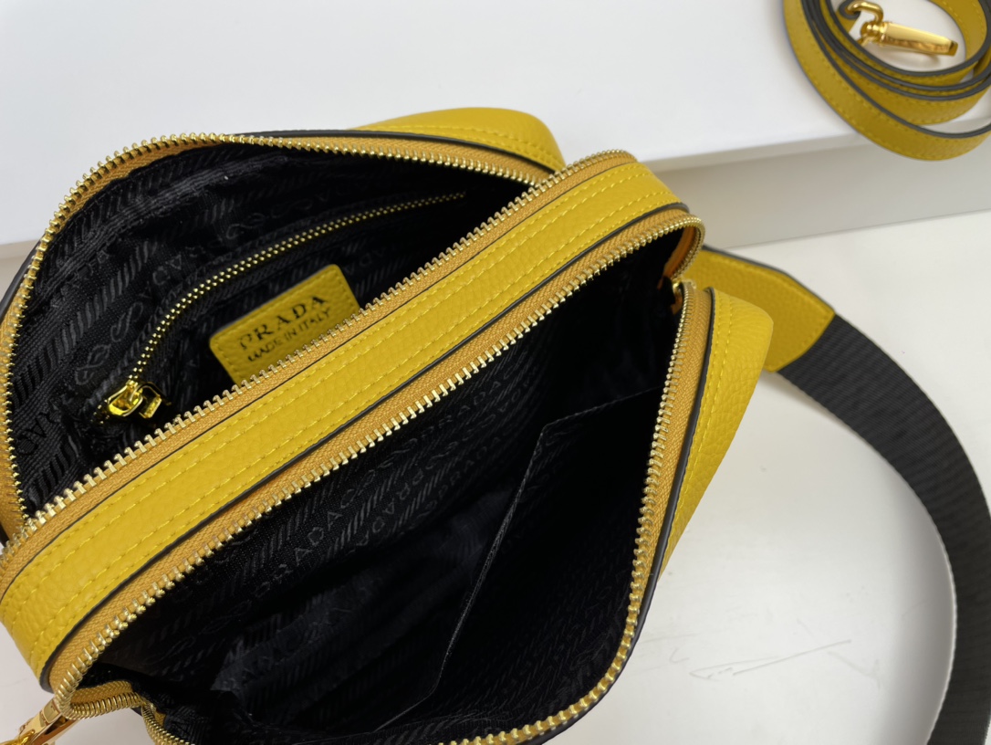 【PRADA】VITELLODAINO 22-14-8cm
