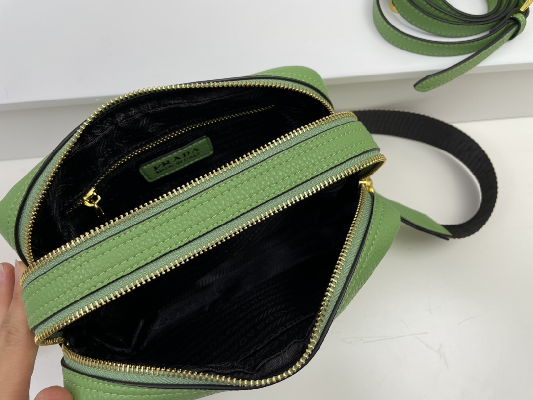 【PRADA】VITELLODAINO 22-14-8cm