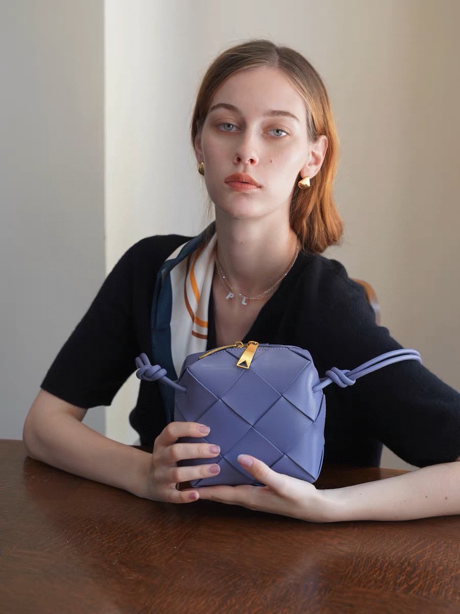 【Bottega Veneta】cassette -14*14*7CM