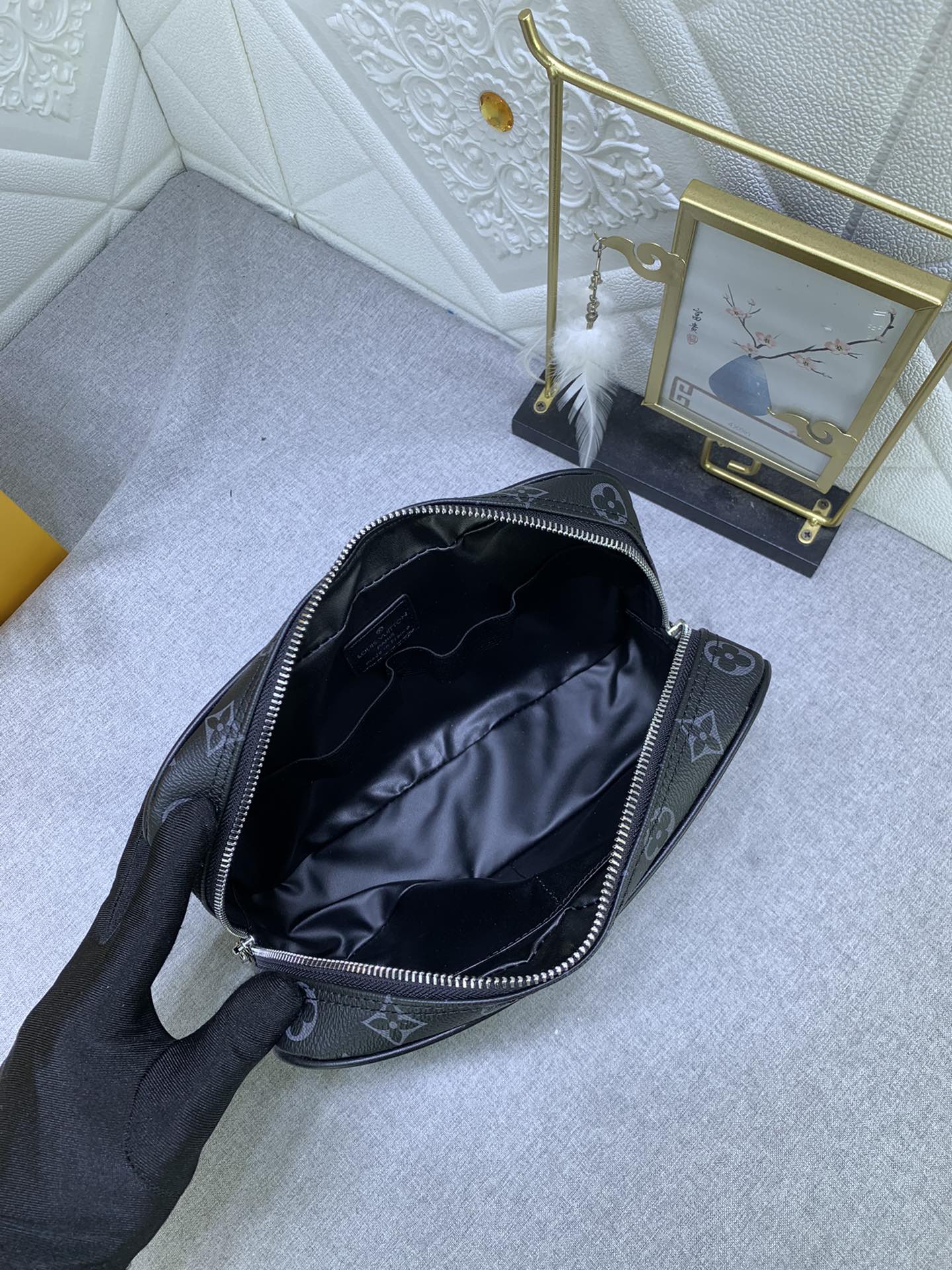 【LOUIS VUITTON】Eclipse