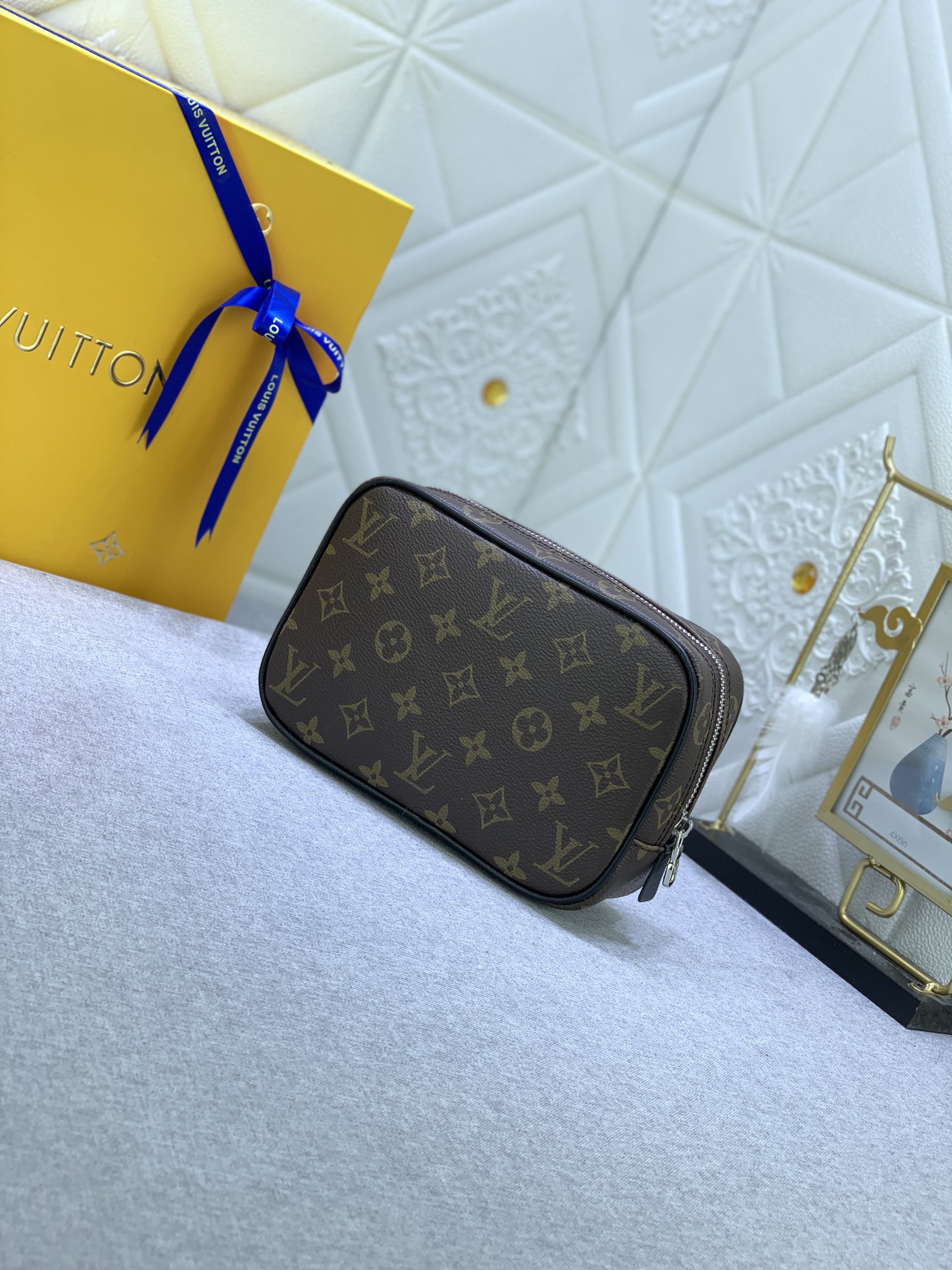 【LOUIS VUITTON】Eclipse