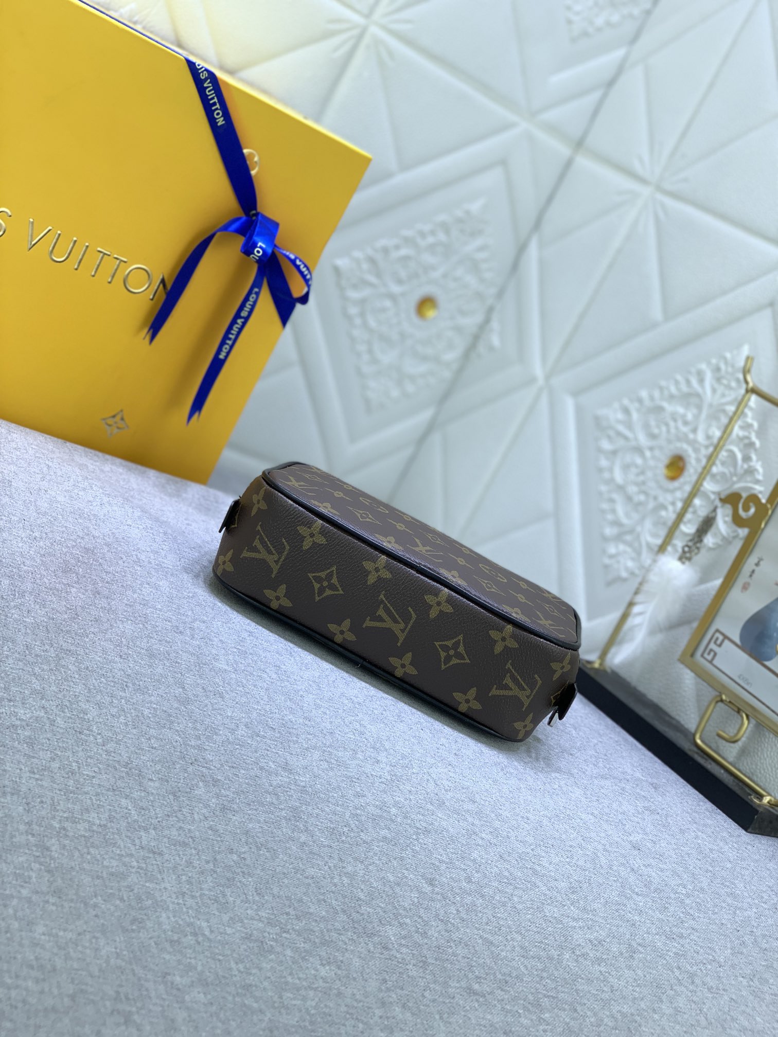 【LOUIS VUITTON】Eclipse