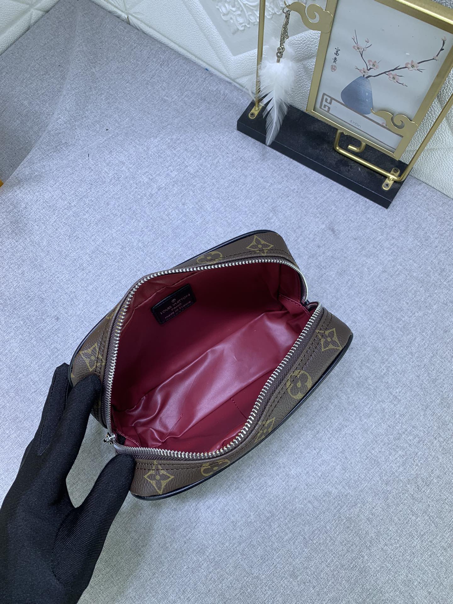 【LOUIS VUITTON】Eclipse