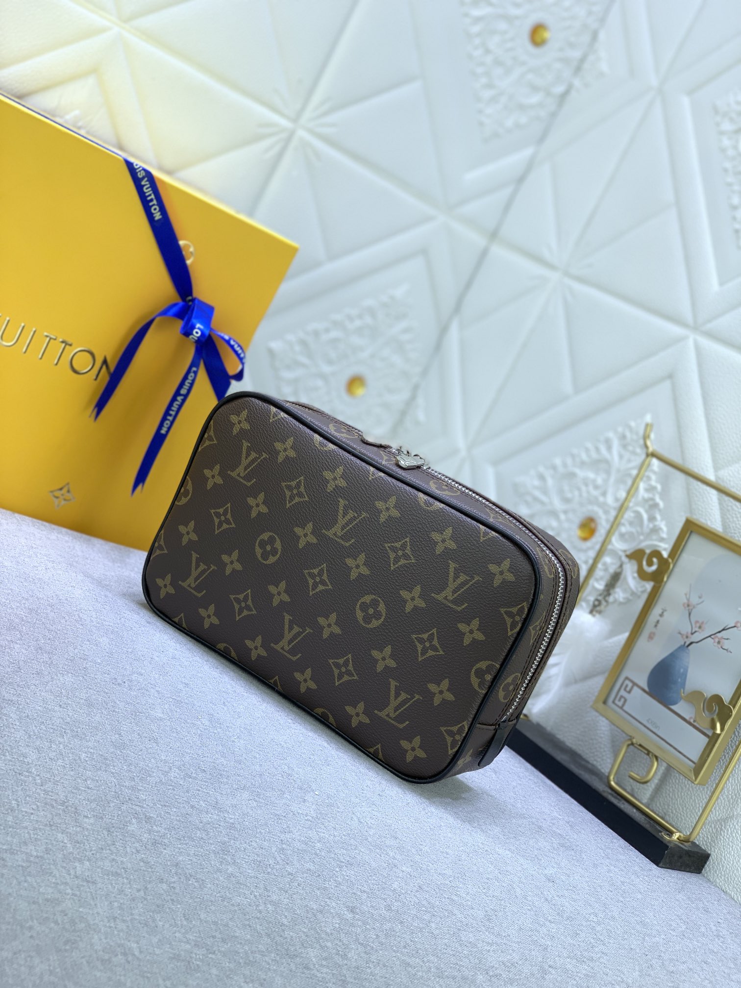 【LOUIS VUITTON】Eclipse