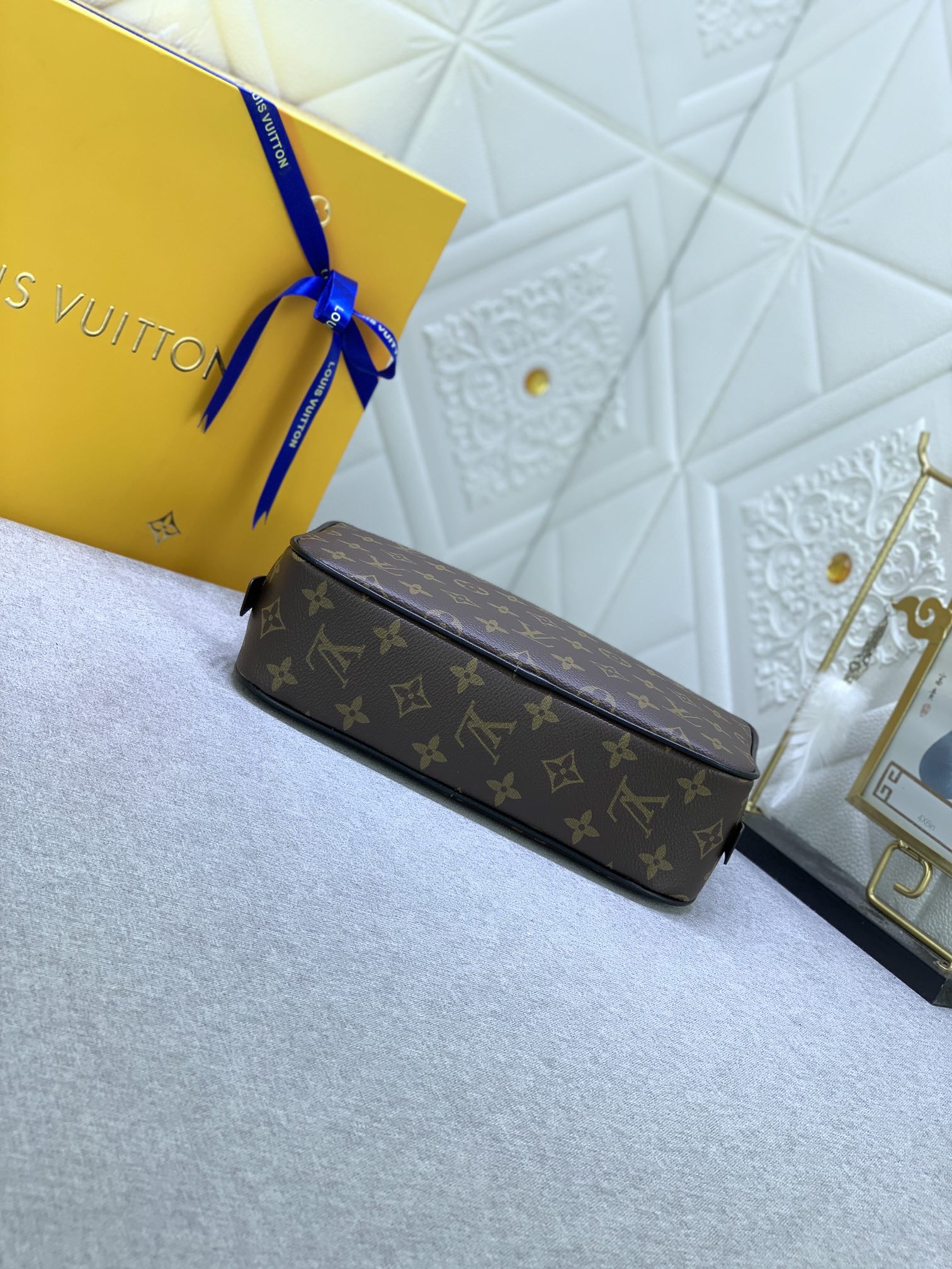 【LOUIS VUITTON】Eclipse