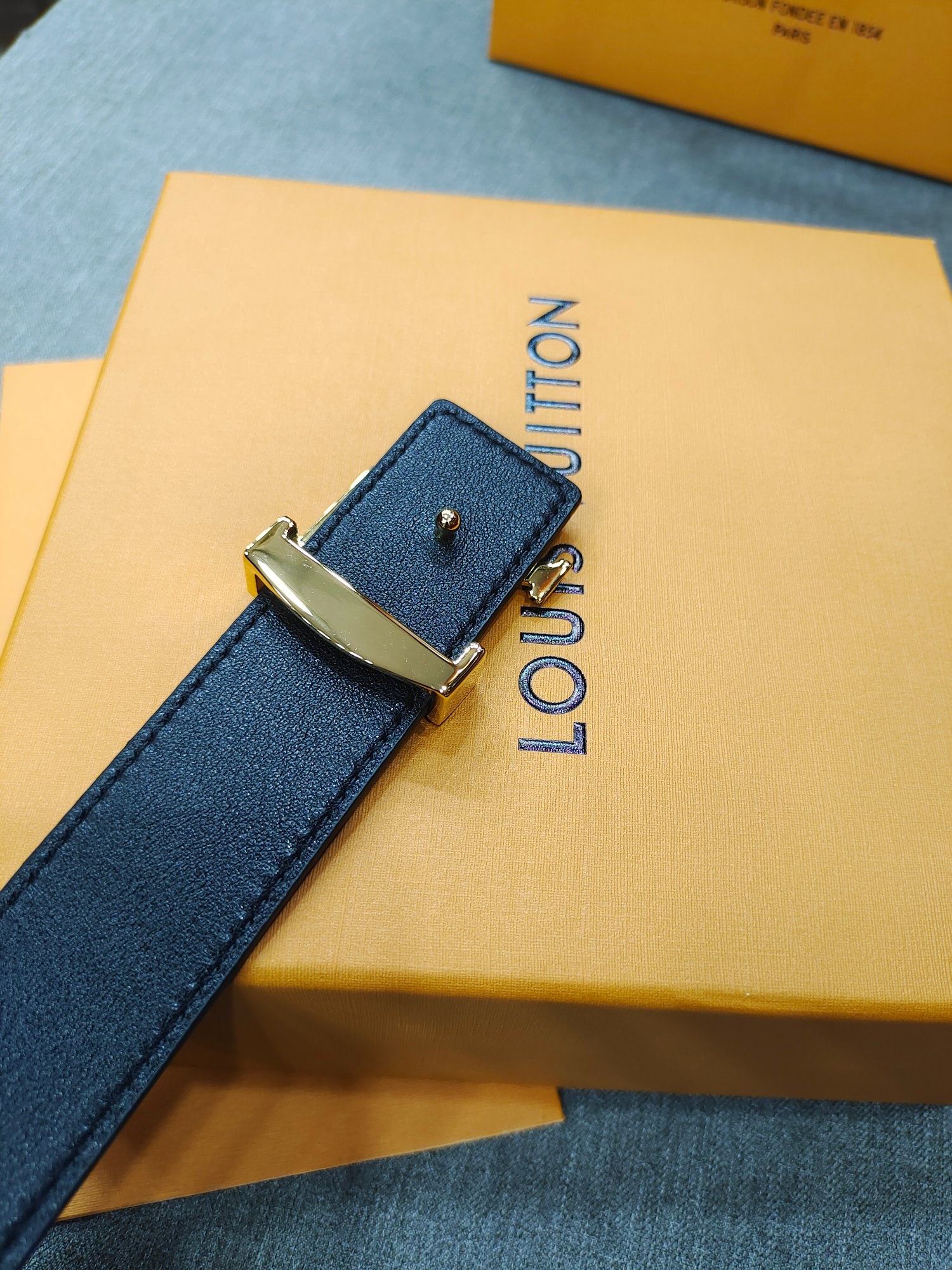 【Louis Vuitton】 レディース  幅：3.0CM 長:90-110CM