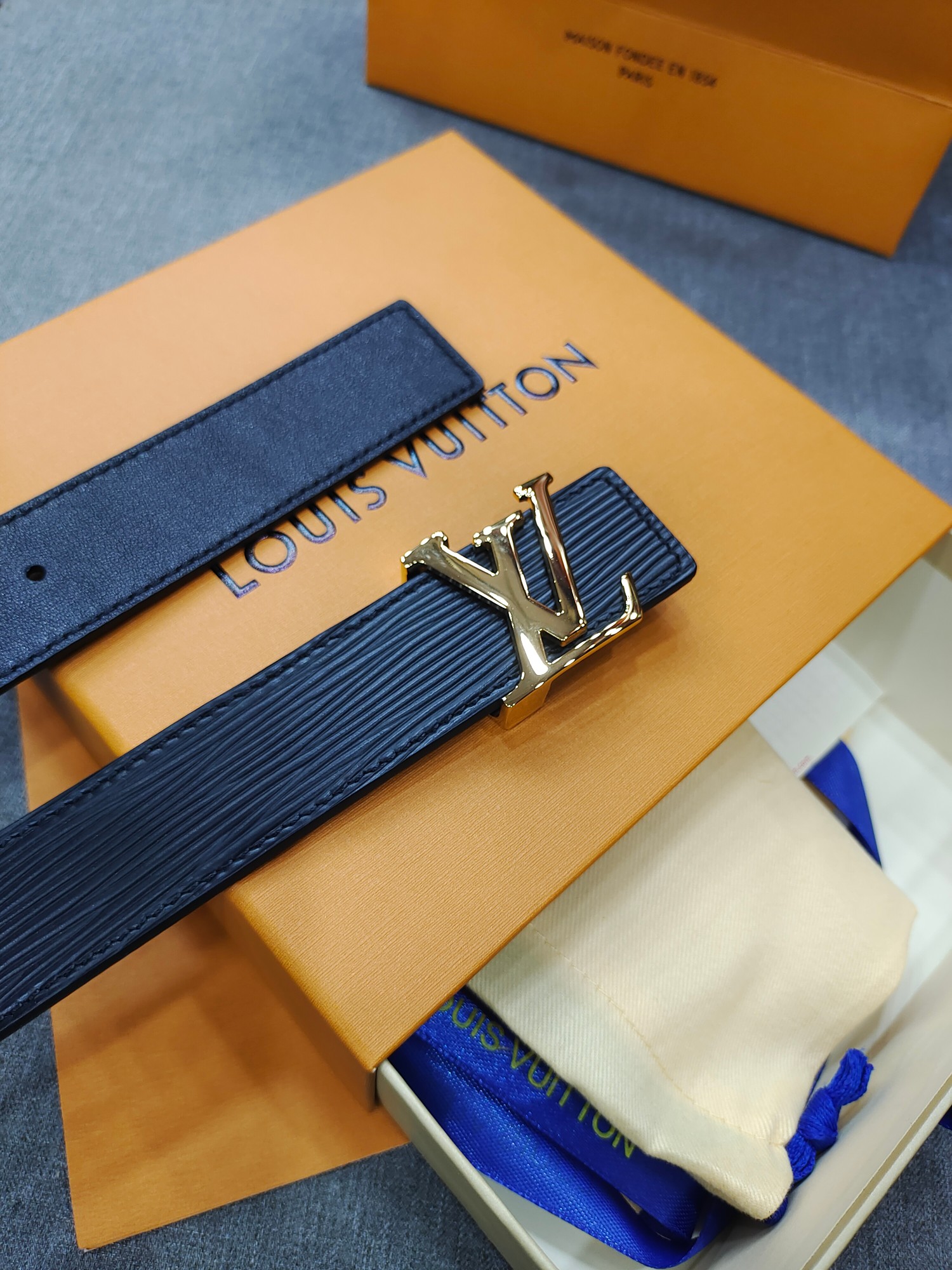 【Louis Vuitton】 レディース  幅：3.0CM 長:90-110CM