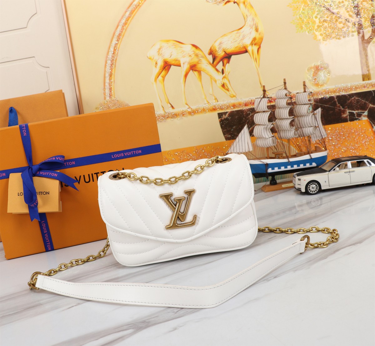【LOUIS VUITTON】 New Wave 21 x 12 x 9 cm