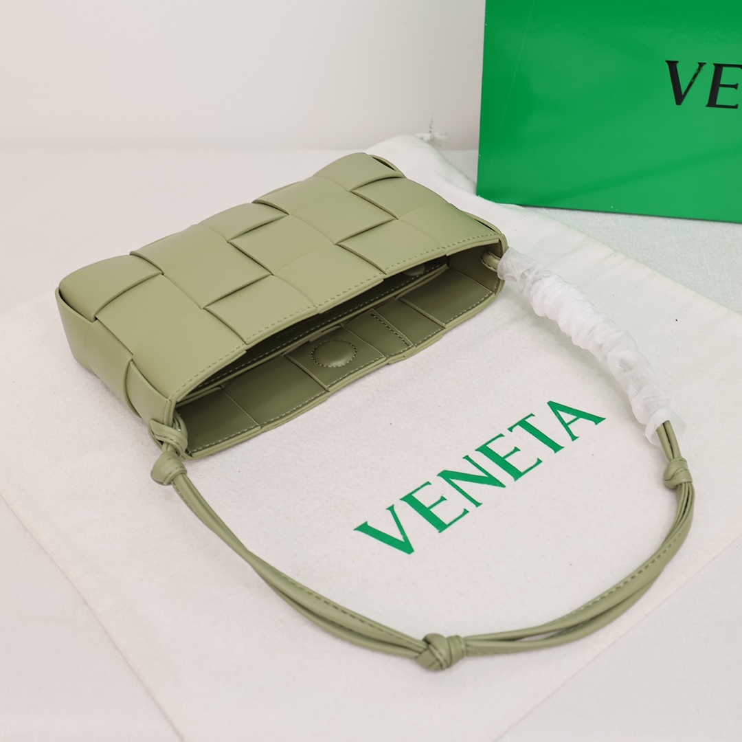 【Bottega Veneta】23*15*5.5 CM