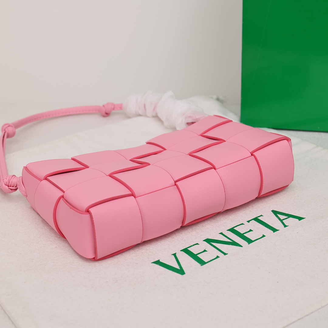 【Bottega Veneta】23*15*5.5 CM