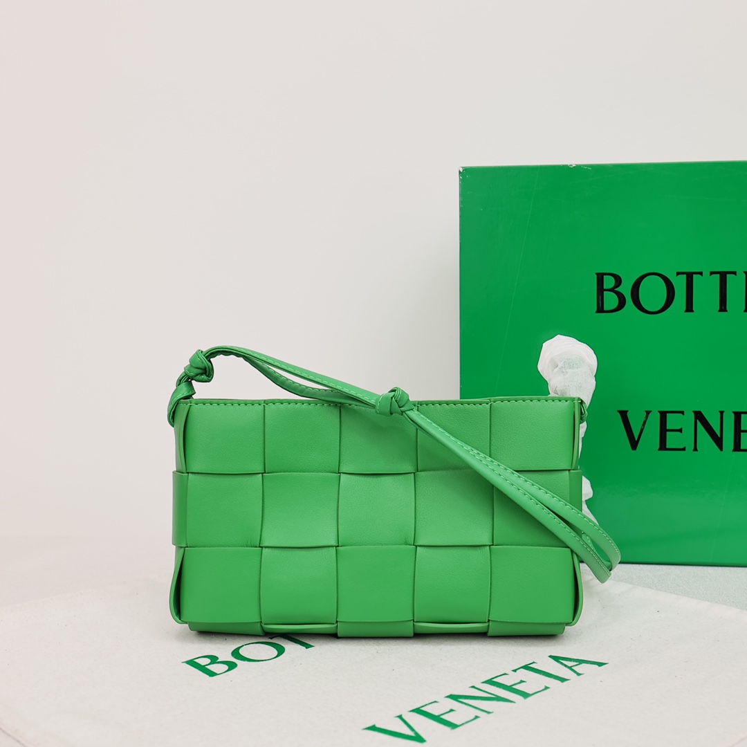 【Bottega Veneta】23*15*5.5 CM