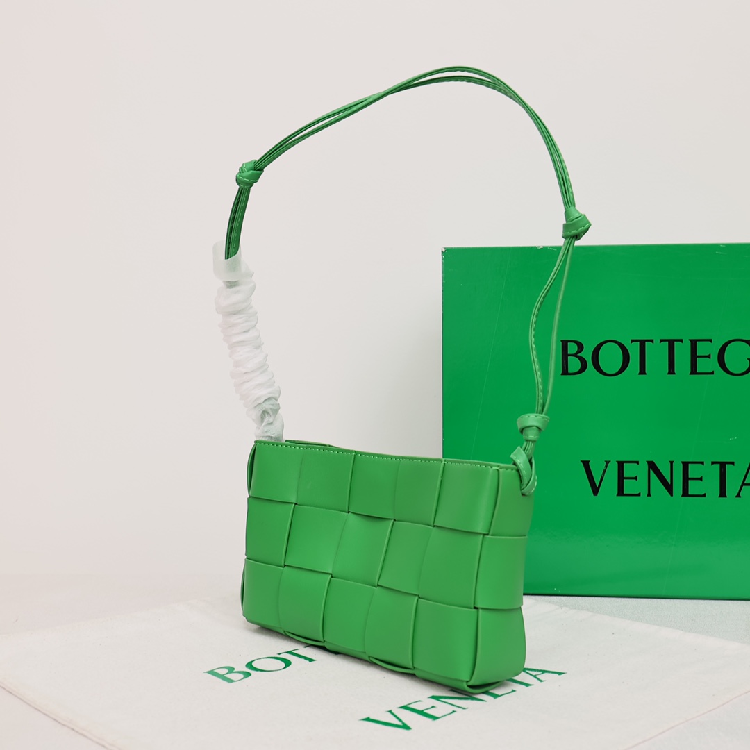 【Bottega Veneta】23*15*5.5 CM