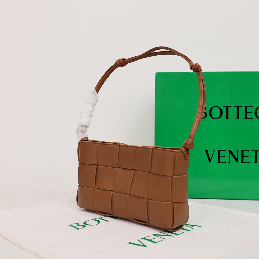【Bottega Veneta】23*15*5.5 CM