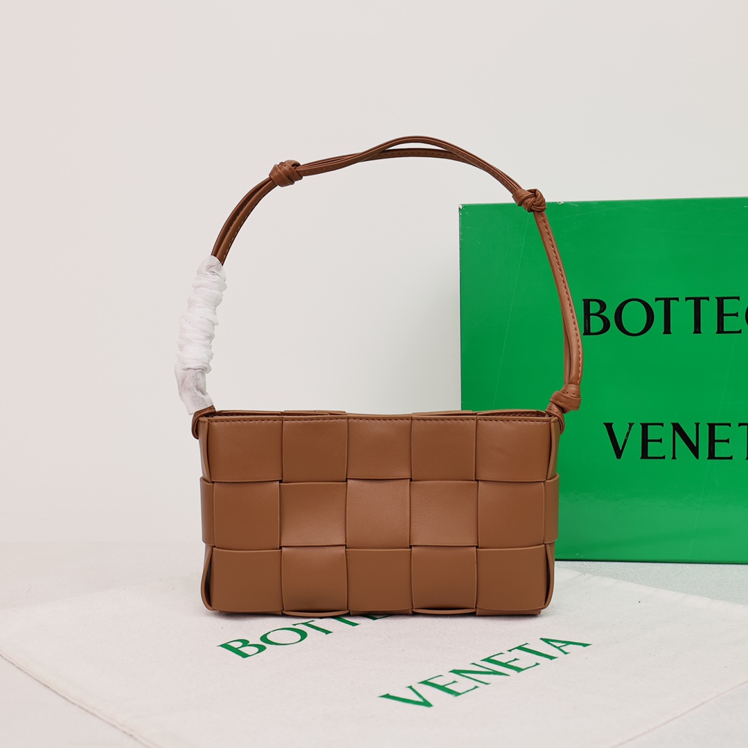 【Bottega Veneta】23*15*5.5 CM
