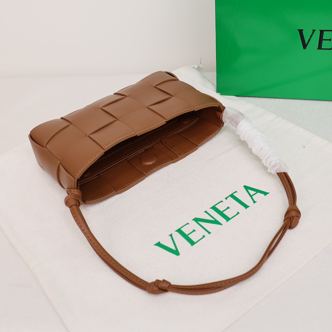 【Bottega Veneta】23*15*5.5 CM
