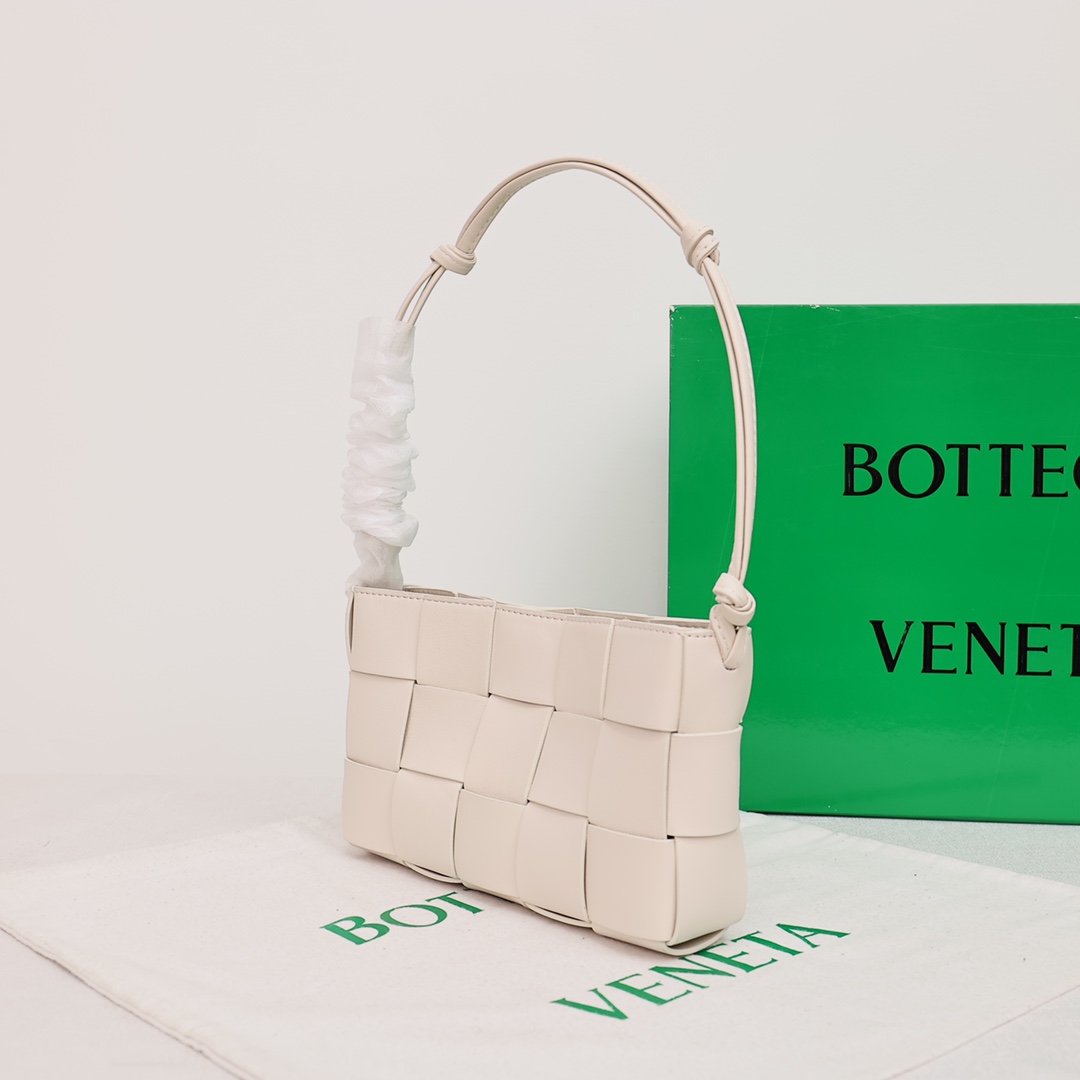 【Bottega Veneta】23*15*5.5 CM