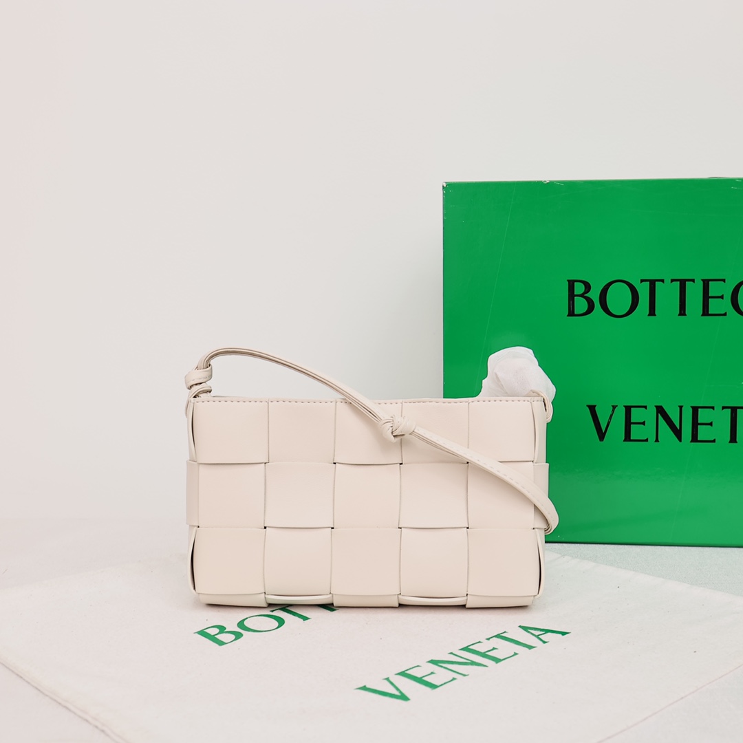 【Bottega Veneta】23*15*5.5 CM