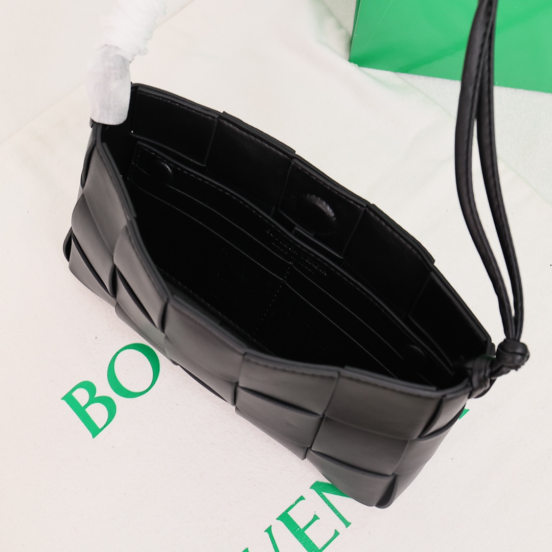 【Bottega Veneta】23*15*5.5 CM