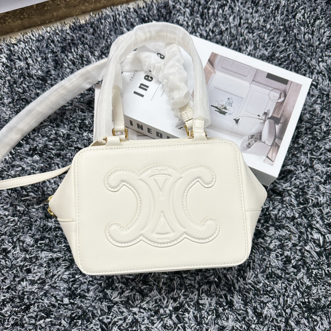 【CELINE】folded cube  20*15*13cm