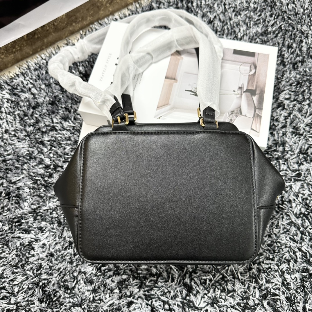 【CELINE】folded cube  20*15*13cm