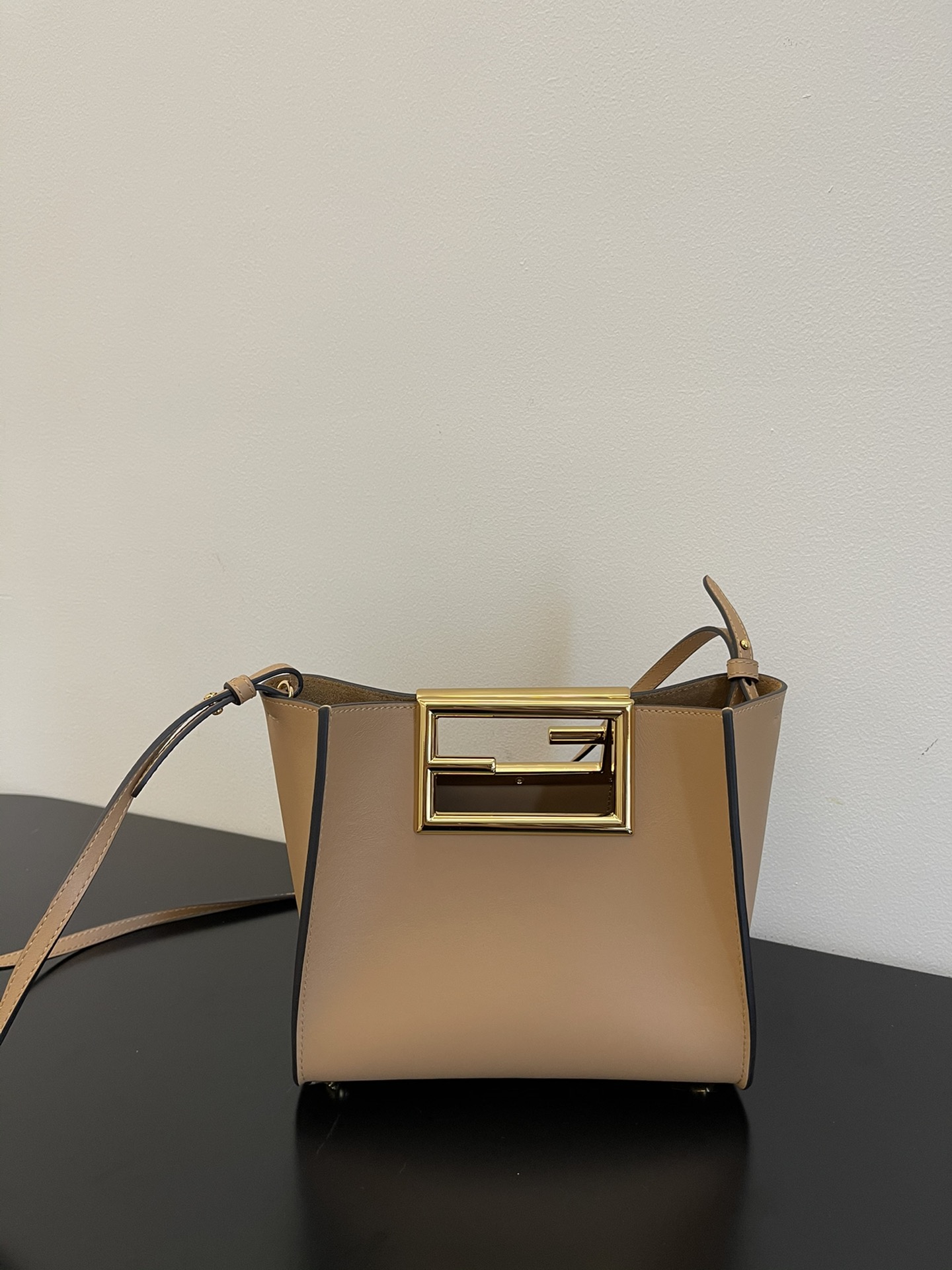 【Fendi】20x9x17cm