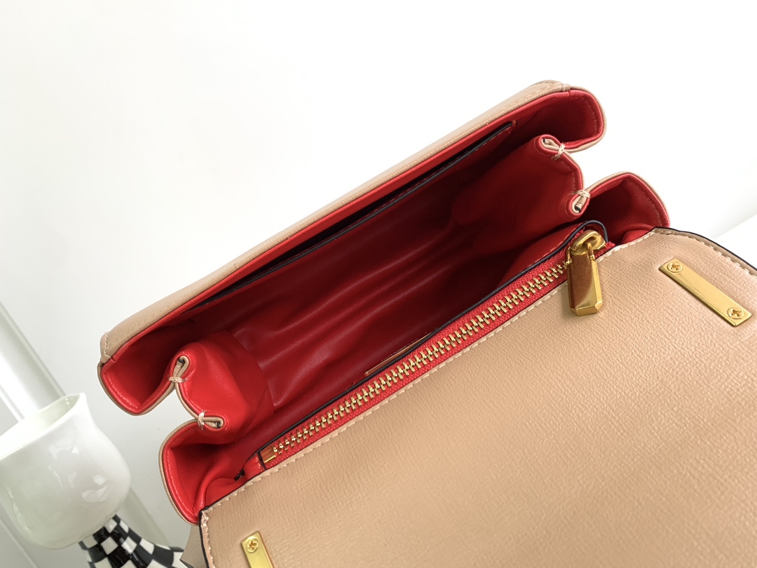 【Valentino】20 x 15 x 7cm