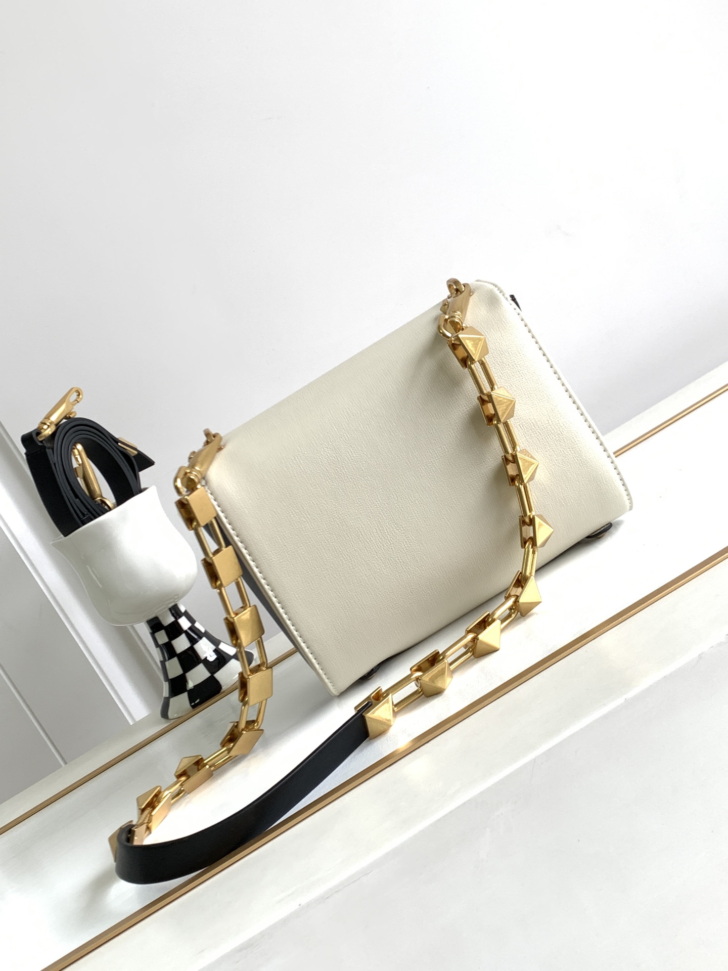 【Valentino】20 x 15 x 7cm