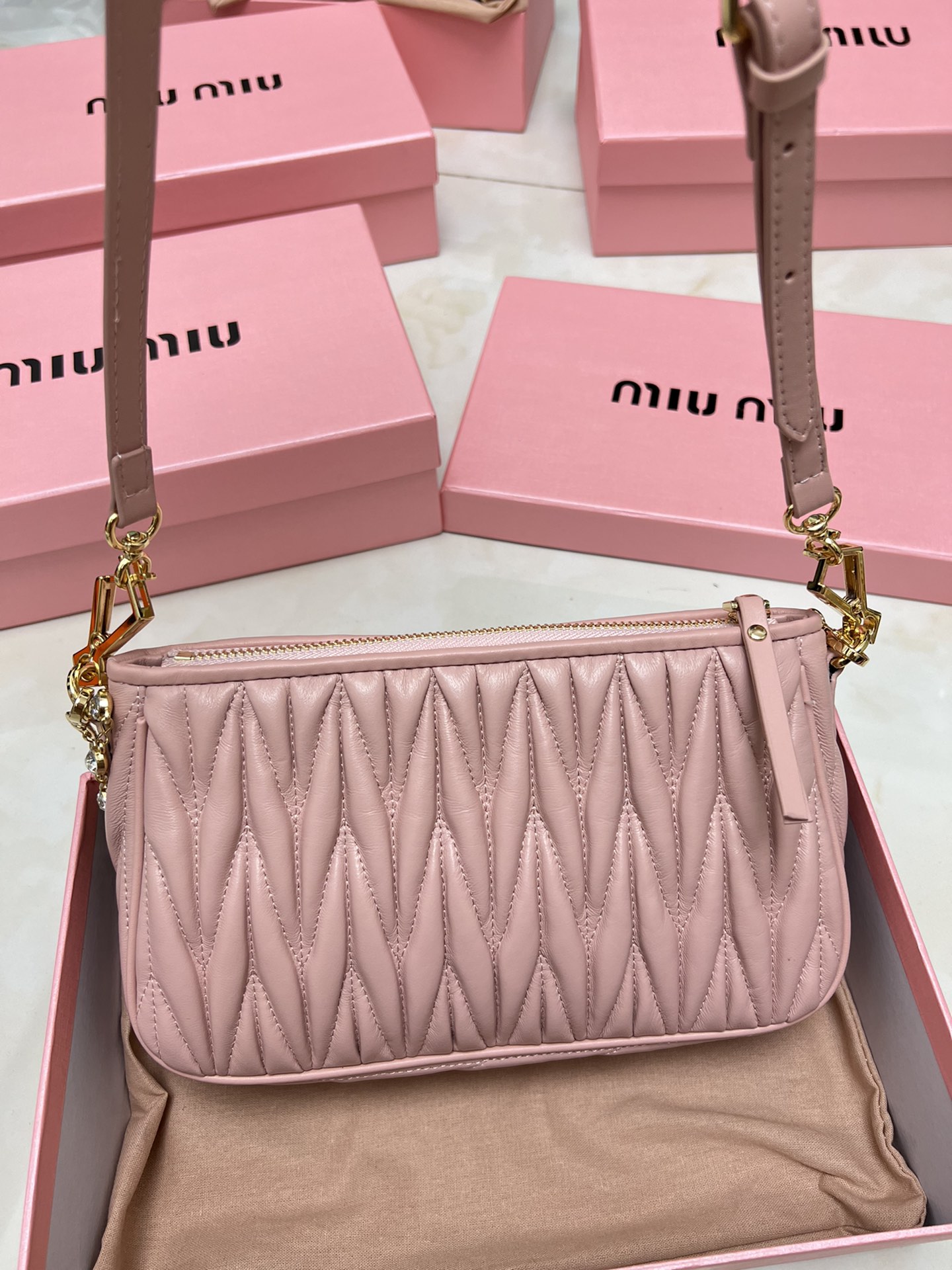 【MIUMIU】24-15-5cm