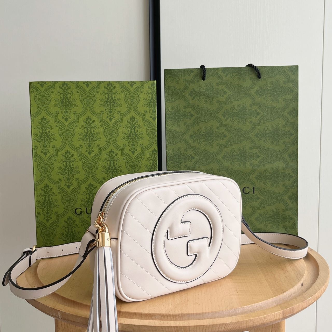 【GUCCI】𝐁𝐥𝐨𝐧𝐝𝐢𝐞 21*15.5*5.5cm