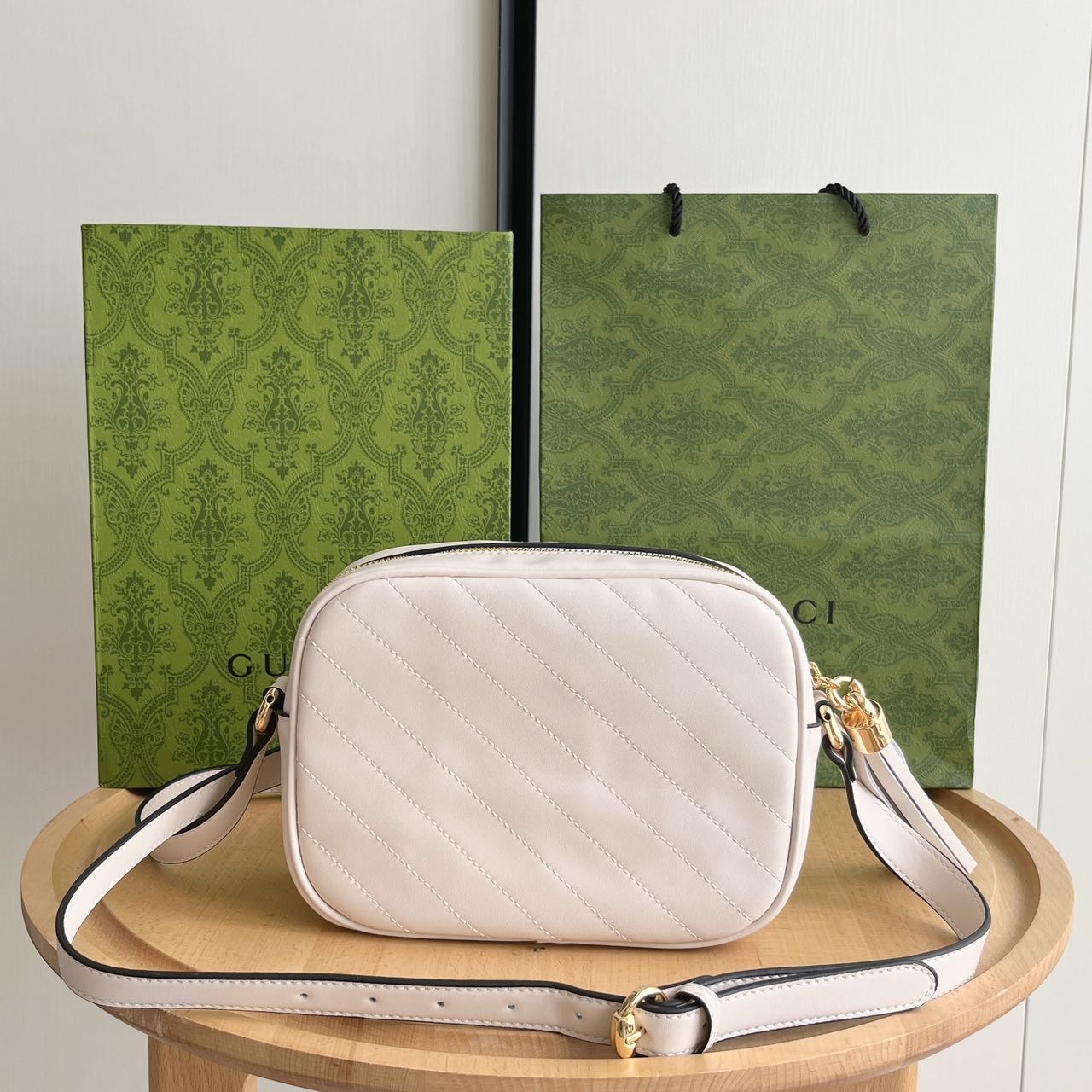 【GUCCI】𝐁𝐥𝐨𝐧𝐝𝐢𝐞 21*15.5*5.5cm