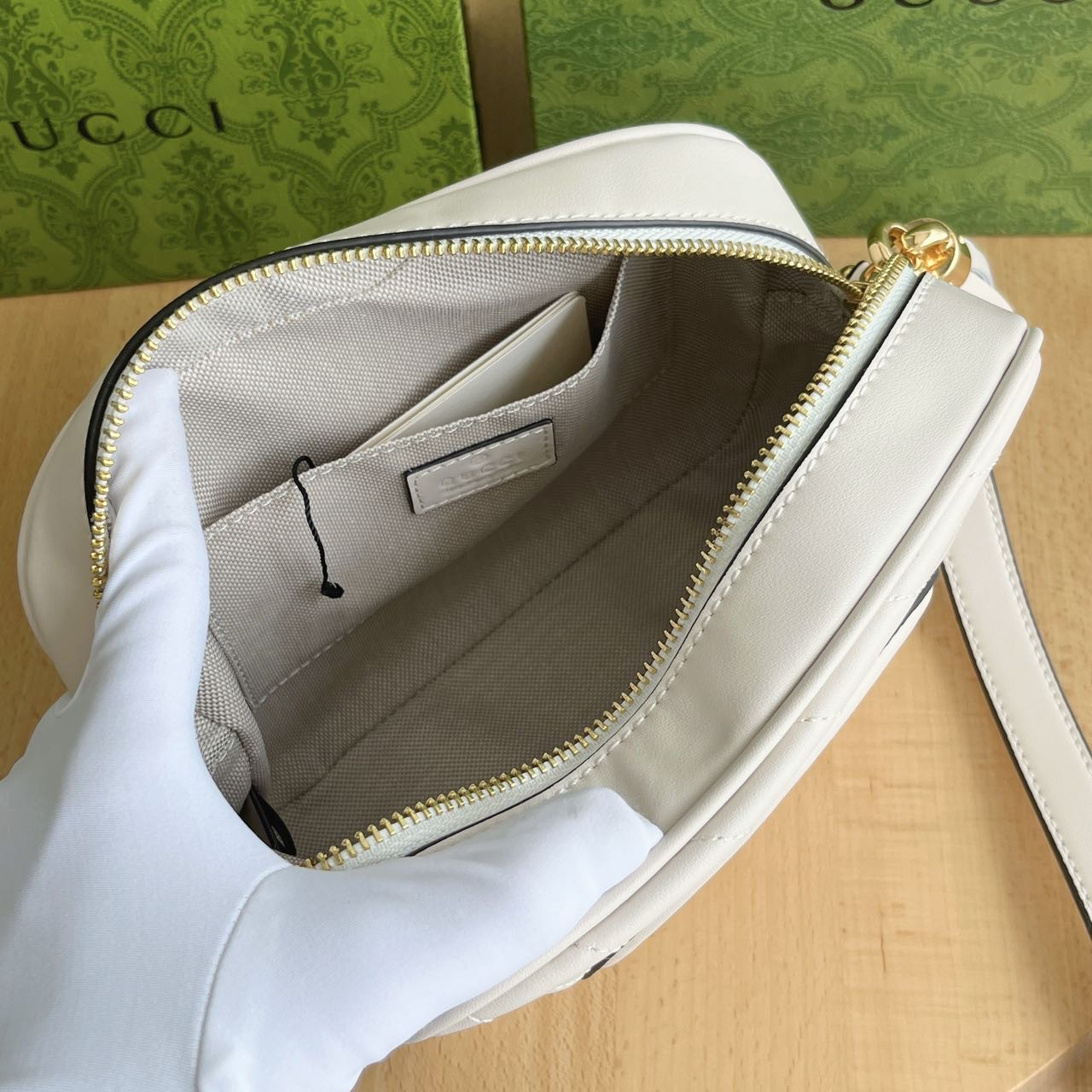 【GUCCI】𝐁𝐥𝐨𝐧𝐝𝐢𝐞 21*15.5*5.5cm