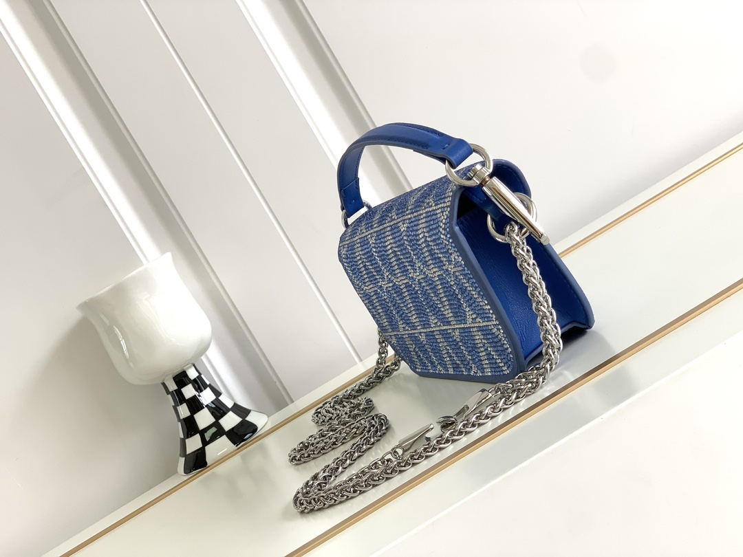 【Valentino】Garavani  20 x 11 x 5cm